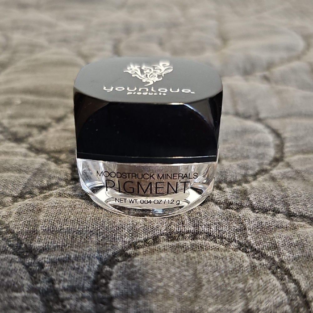 Younique Moodstruck Minerals Pigment in